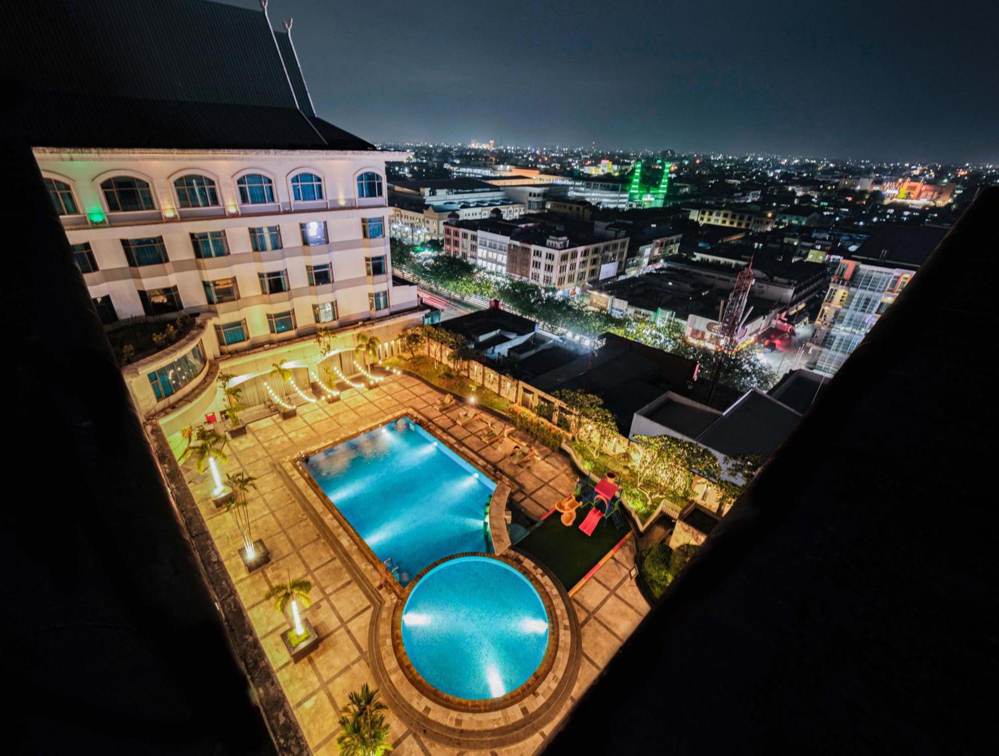 Grand Jatra Hotel Pekanbaru Exterior photo