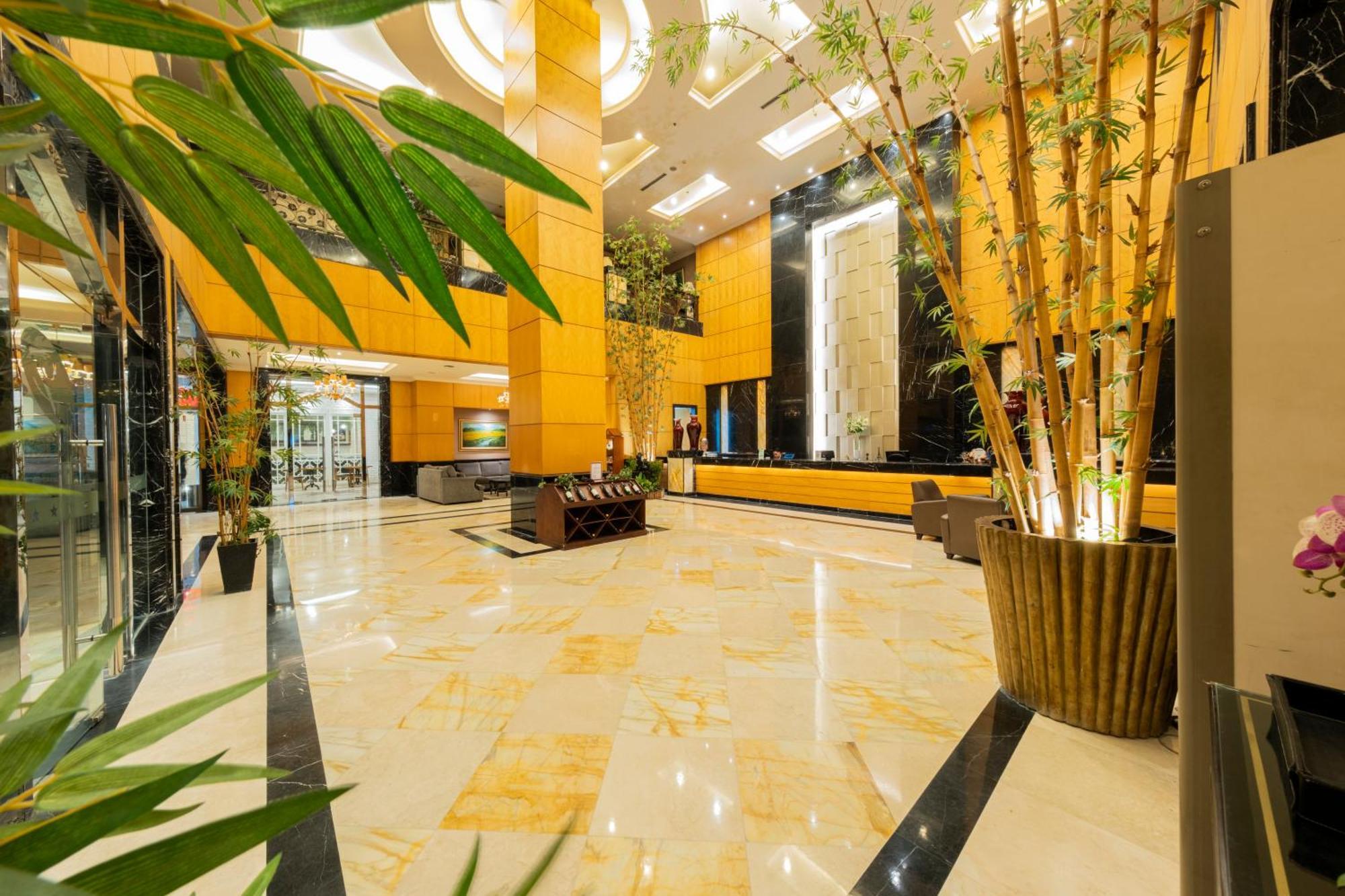 Grand Jatra Hotel Pekanbaru Exterior photo