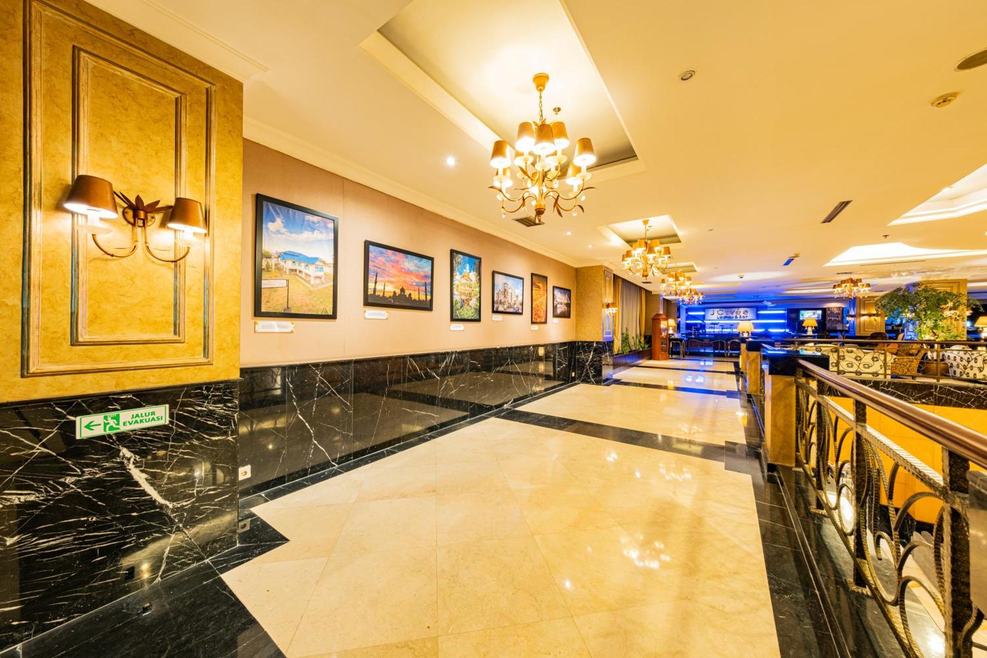 Grand Jatra Hotel Pekanbaru Exterior photo